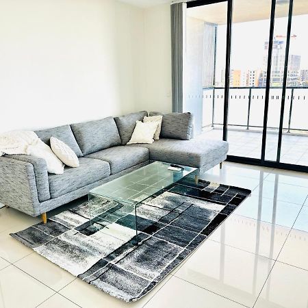 Modern 2 Bedroom & 2 Bathroom Apartment With Stunning Sydney Cbd & Skyline Views! ليفربول المظهر الخارجي الصورة