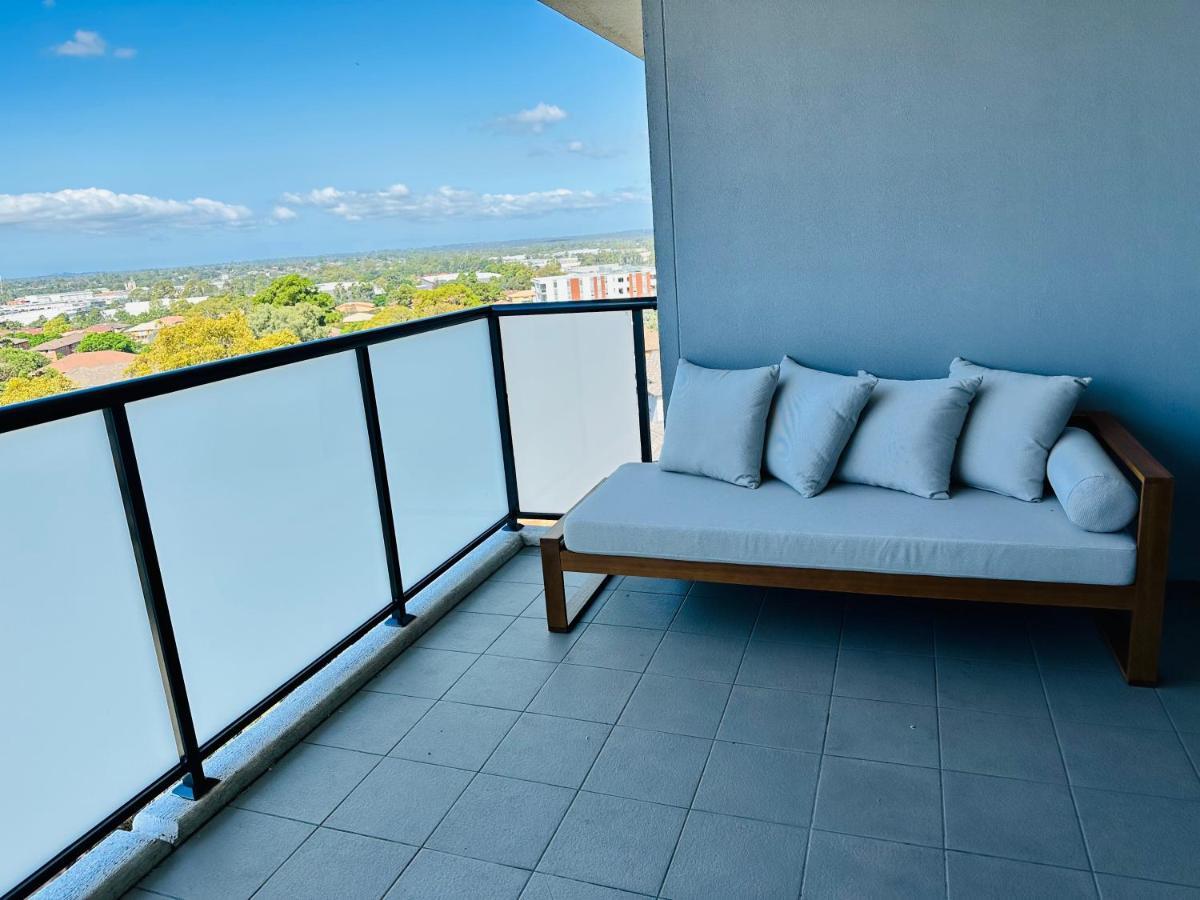Modern 2 Bedroom & 2 Bathroom Apartment With Stunning Sydney Cbd & Skyline Views! ليفربول المظهر الخارجي الصورة